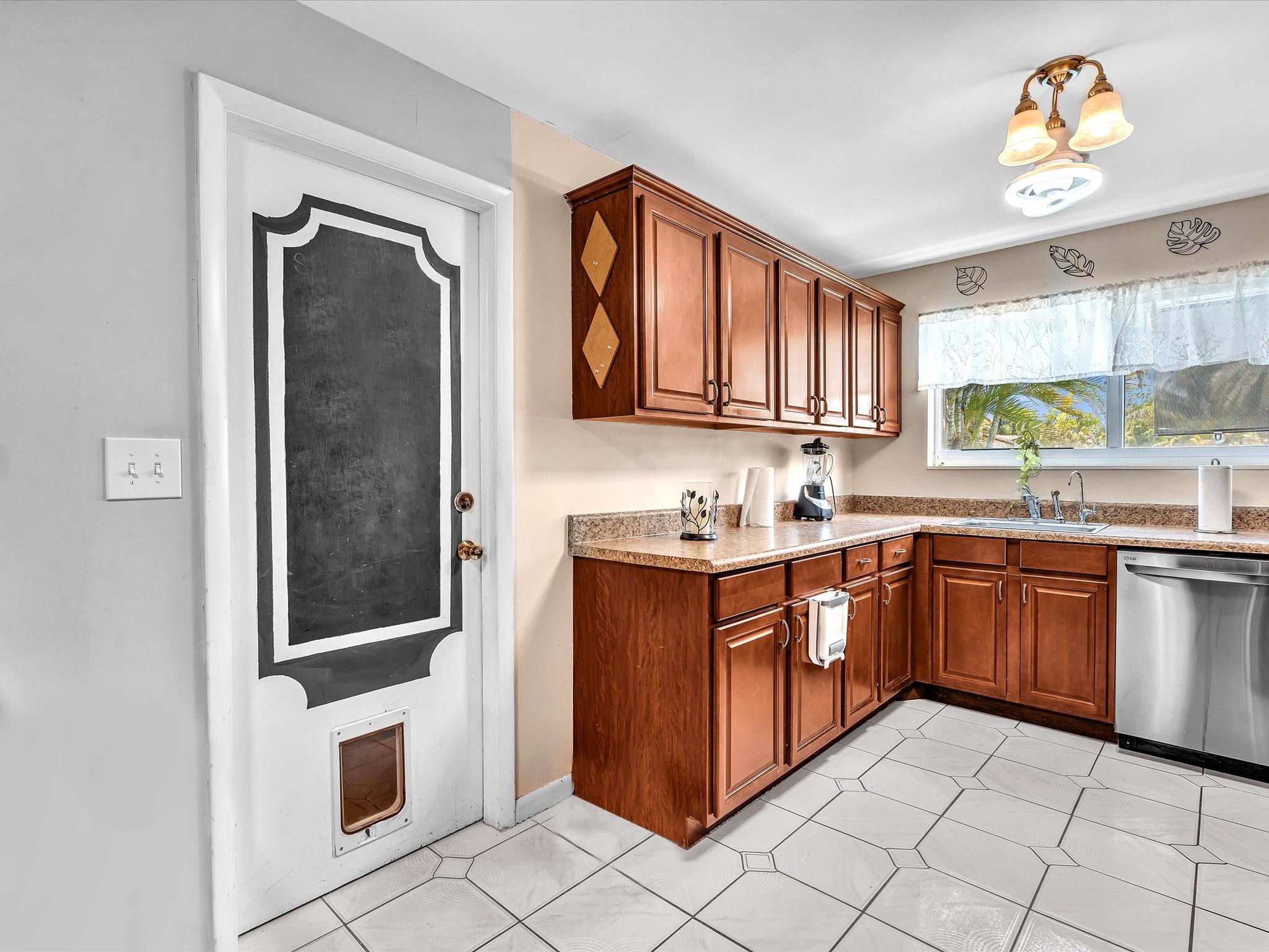 Boulevard North 92-18 B - Residential
