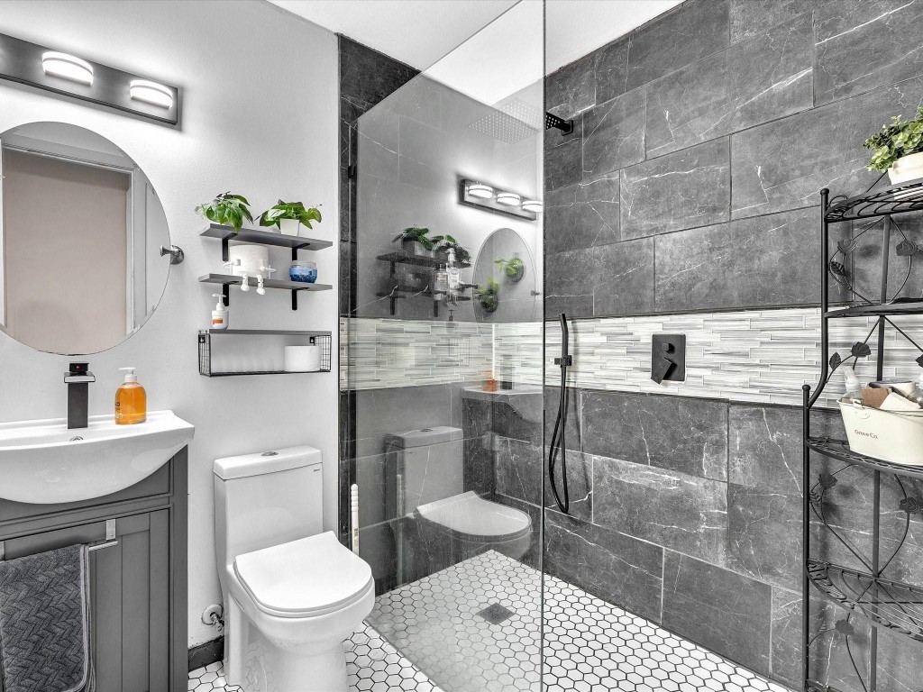 Boulevard North 92-18 B - Residential