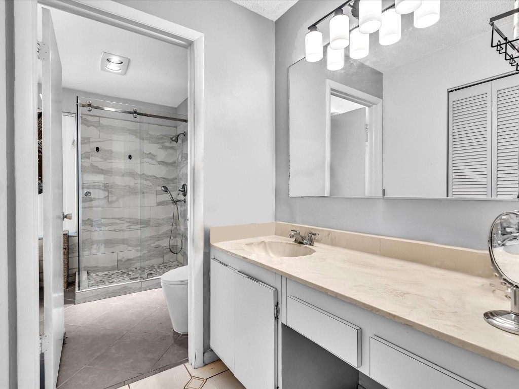 Boulevard North 92-18 B - Residential