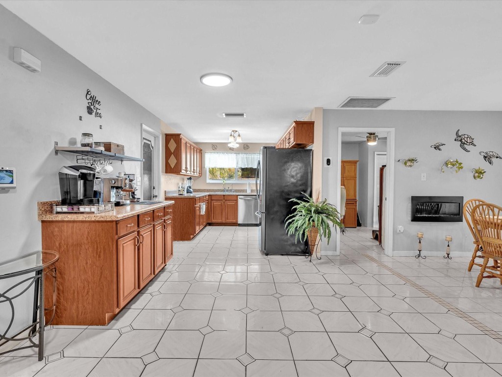 Boulevard North 92-18 B - Residential