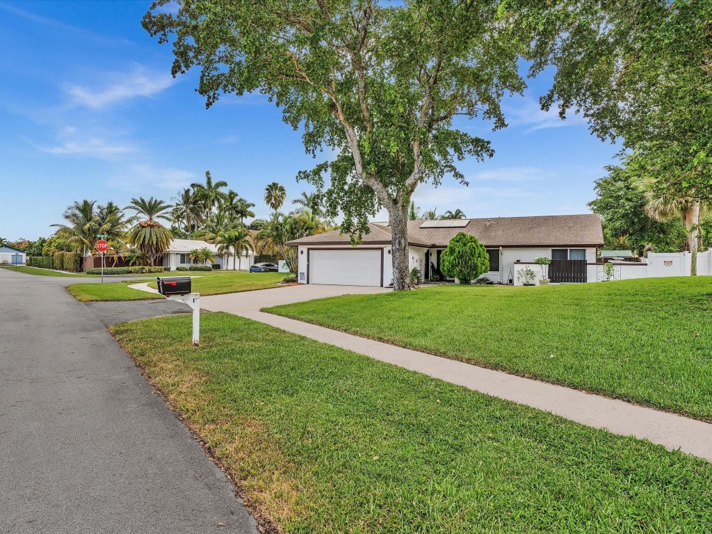 Boulevard North 92-18 B - Residential