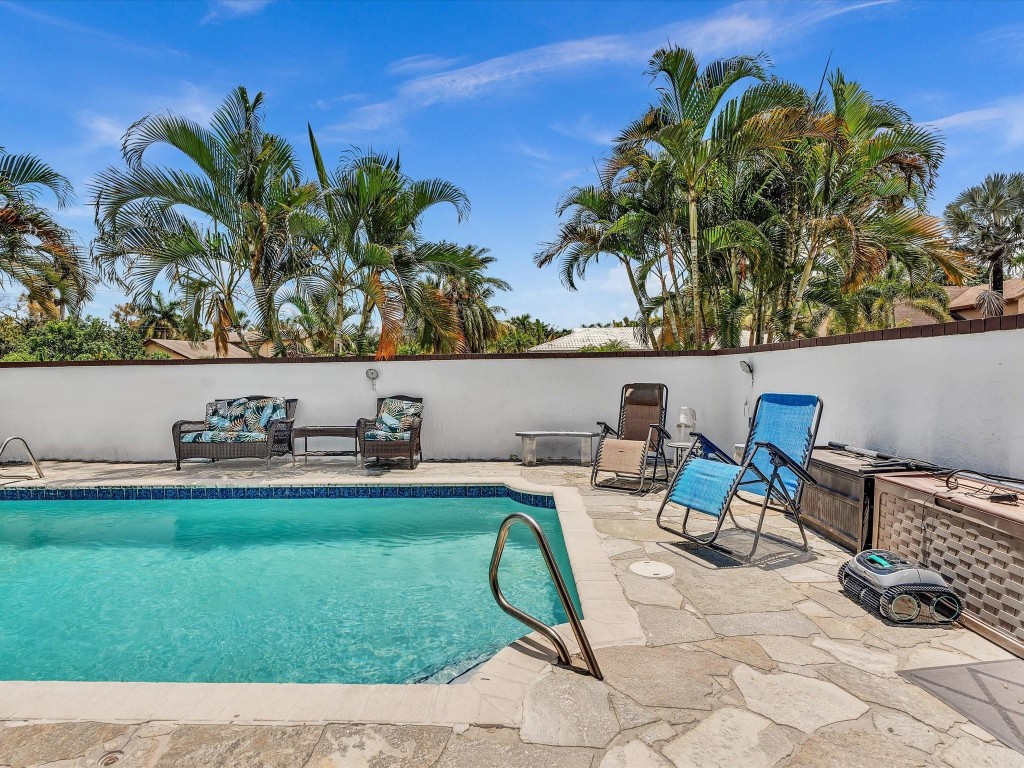 Boulevard North 92-18 B - Residential