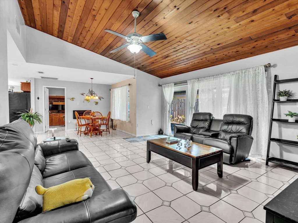 Boulevard North 92-18 B - Residential