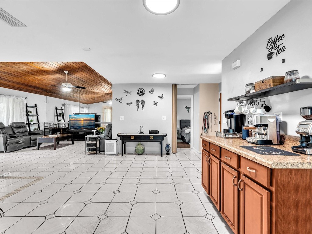 Boulevard North 92-18 B - Residential