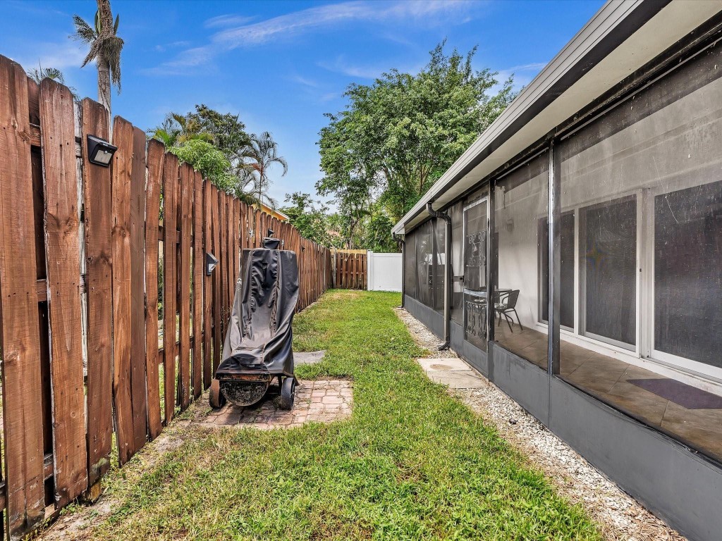 Boulevard North 92-18 B - Residential