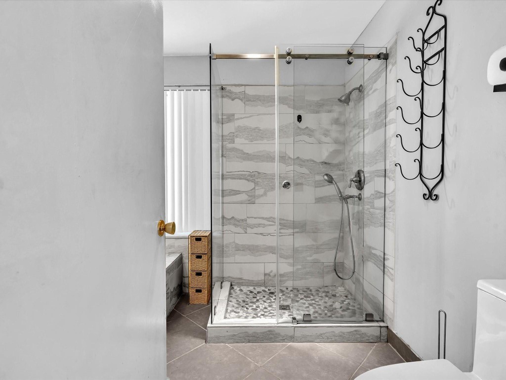 Boulevard North 92-18 B - Residential