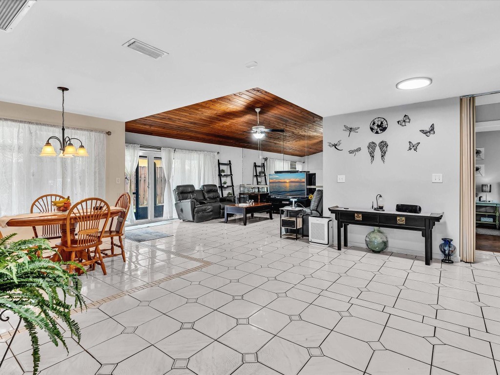 Boulevard North 92-18 B - Residential