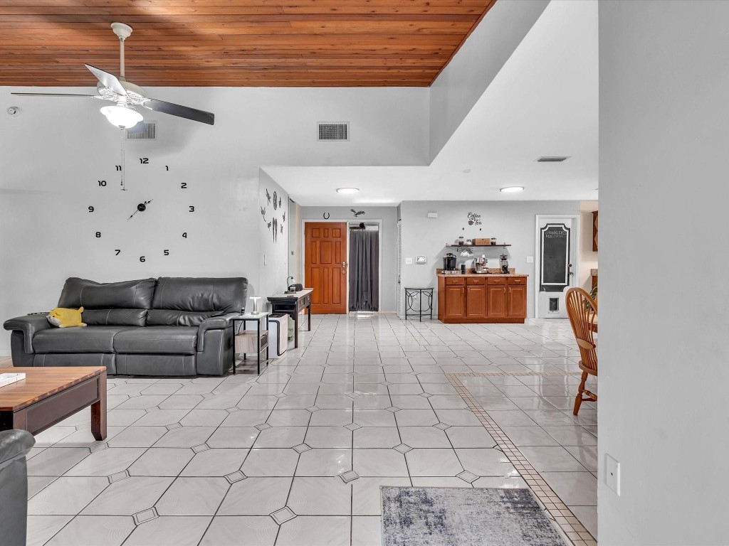 Boulevard North 92-18 B - Residential