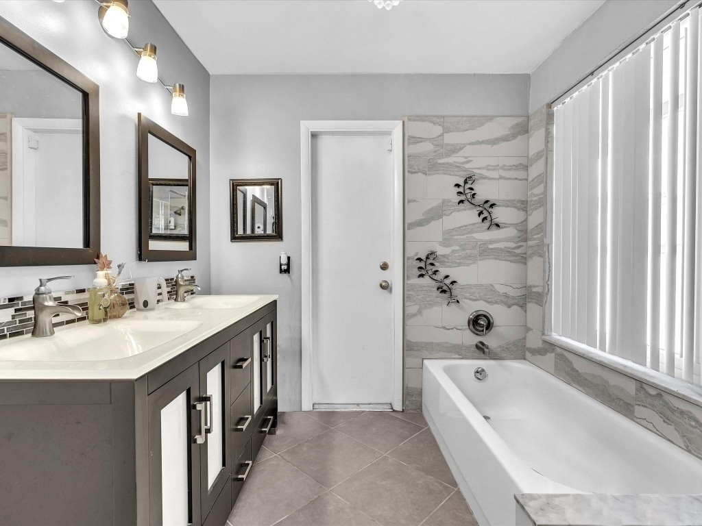 Boulevard North 92-18 B - Residential