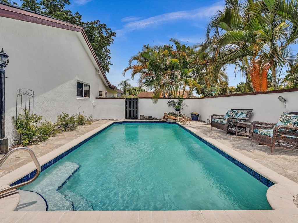 Boulevard North 92-18 B - Residential