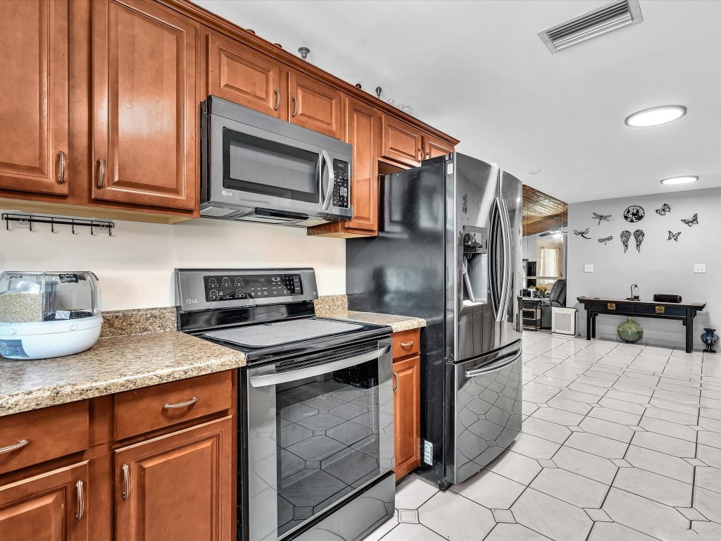 Boulevard North 92-18 B - Residential