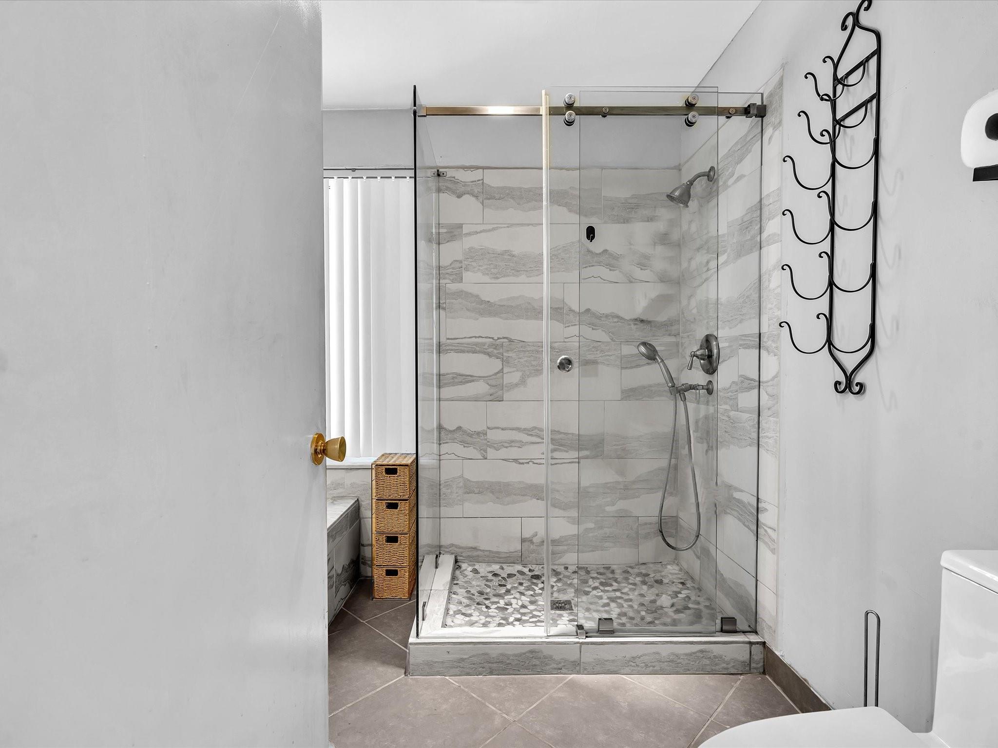 Boulevard North 92-18 B - Residential