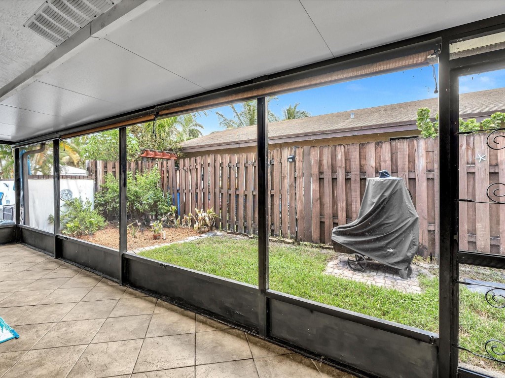 Boulevard North 92-18 B - Residential