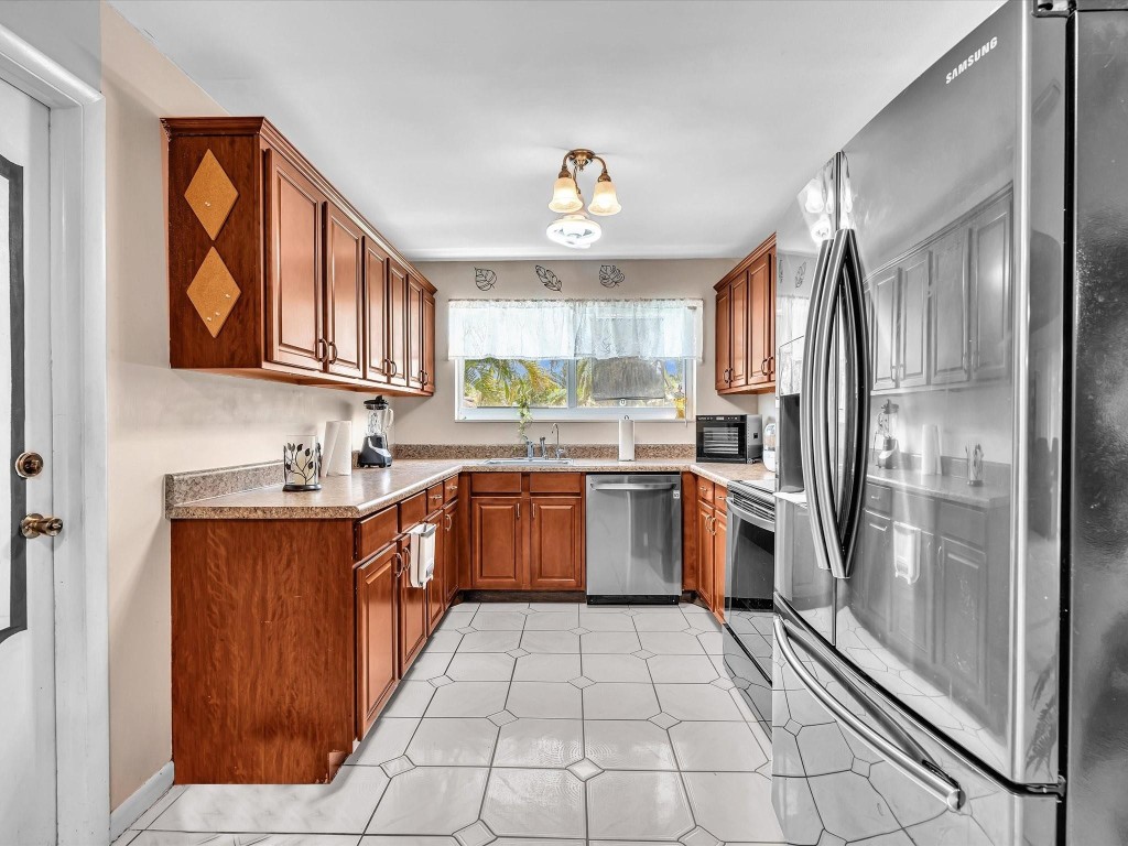 Boulevard North 92-18 B - Residential