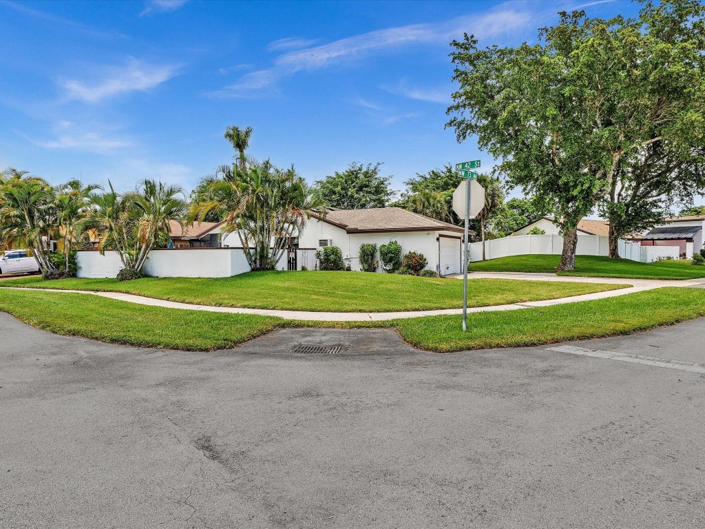 Boulevard North 92-18 B - Residential