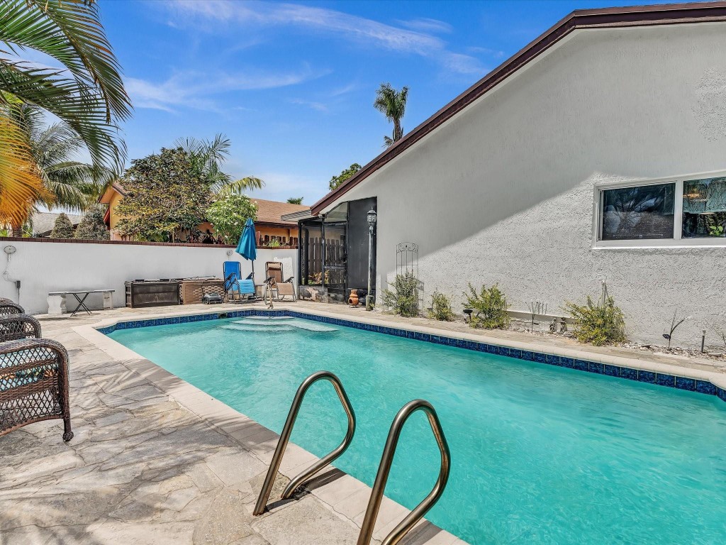 Boulevard North 92-18 B - Residential