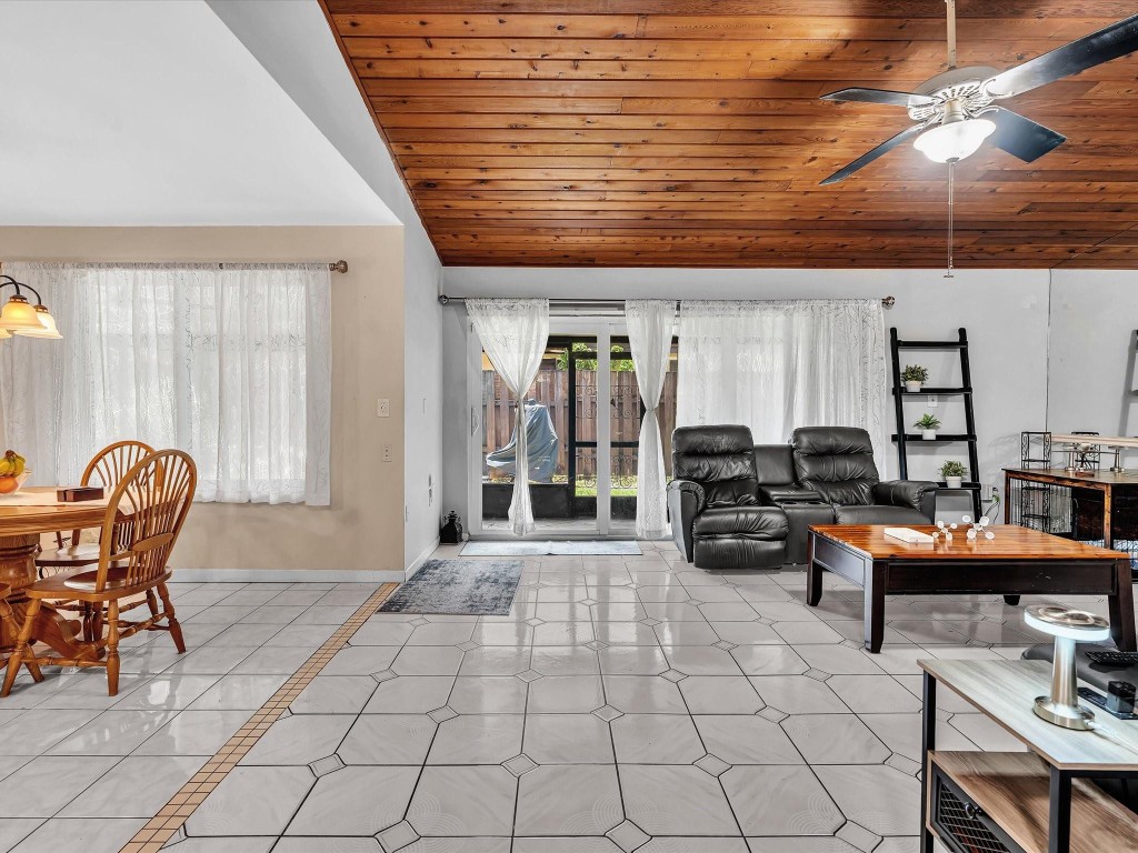 Boulevard North 92-18 B - Residential