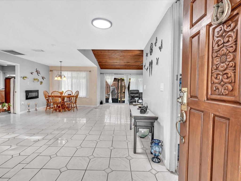 Boulevard North 92-18 B - Residential