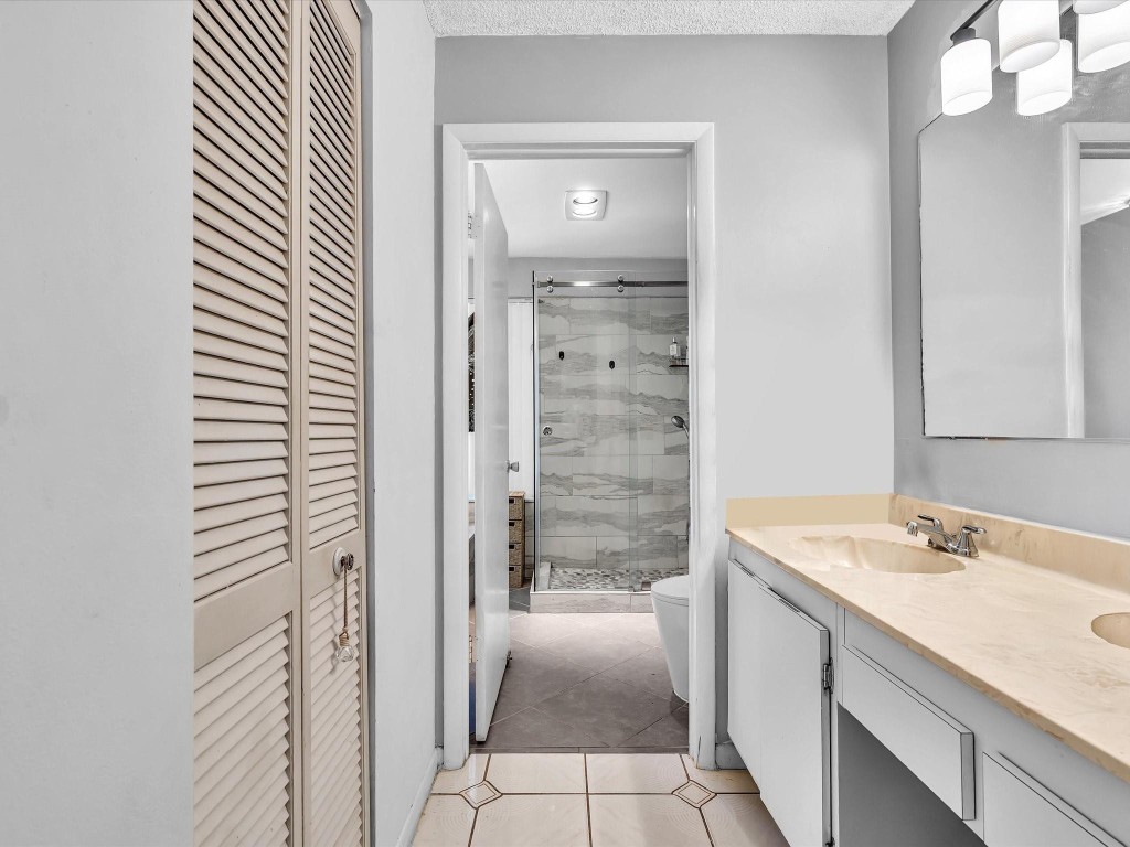 Boulevard North 92-18 B - Residential