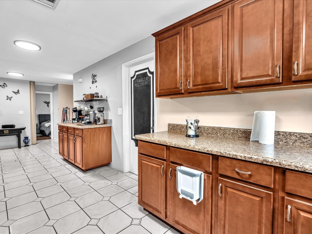 Boulevard North 92-18 B - Residential