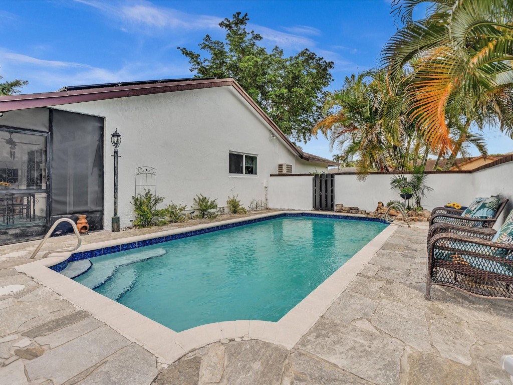 Boulevard North 92-18 B - Residential