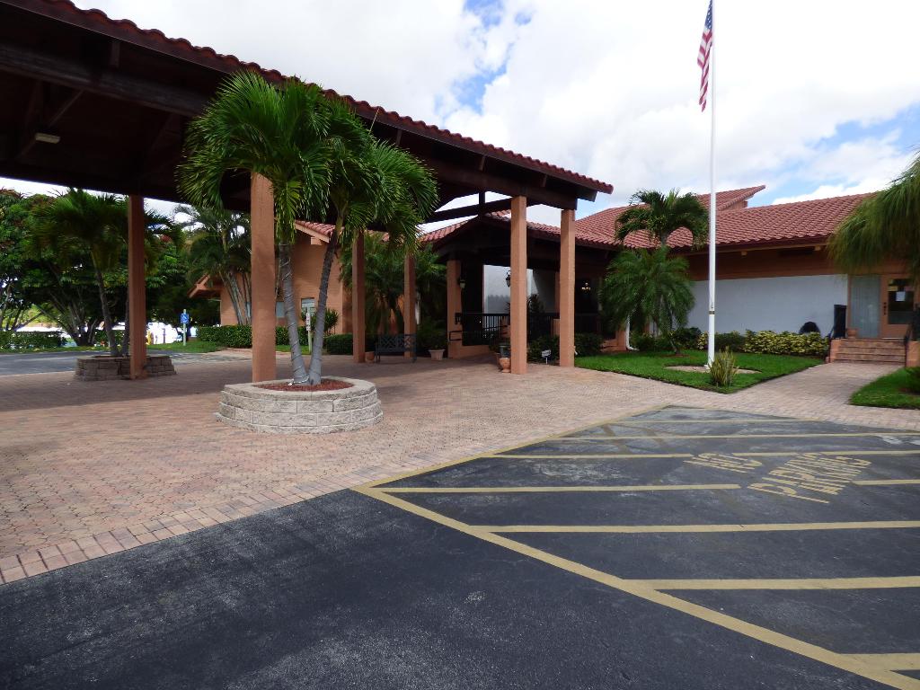 PALM GREENS AT VILLA DEL RAY CONDO II - Residential