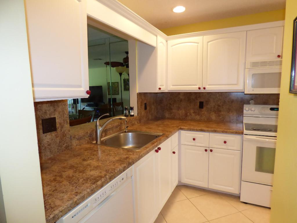 PALM GREENS AT VILLA DEL RAY CONDO II - Residential