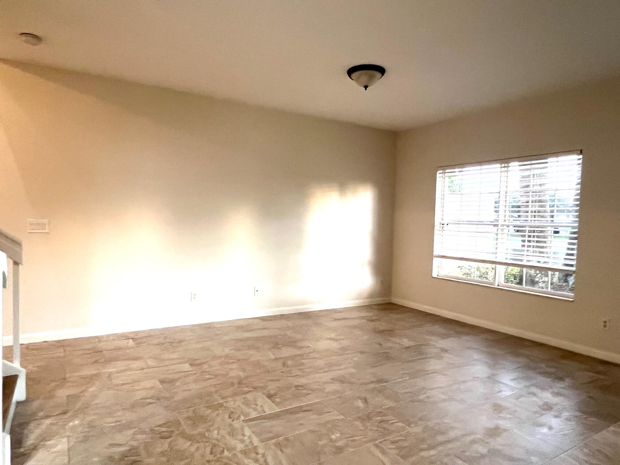 VERONA PALMS - Residential Lease