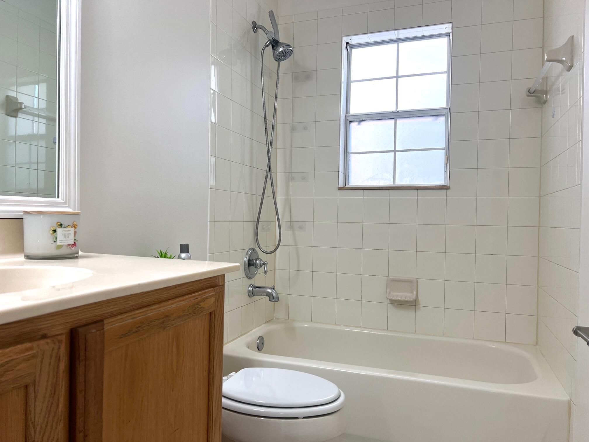 VERONA PALMS - Residential Lease