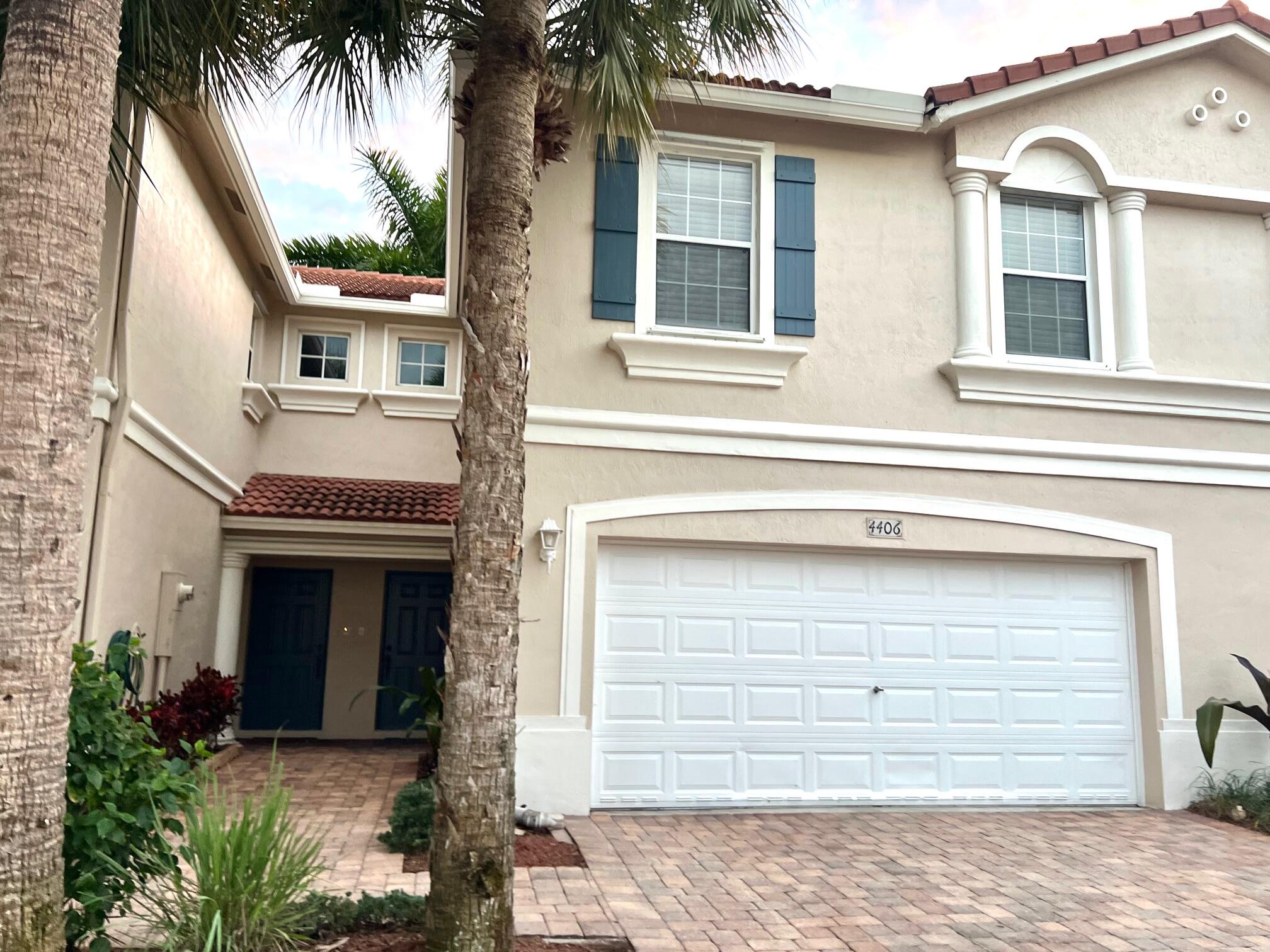 VERONA PALMS - Residential Lease