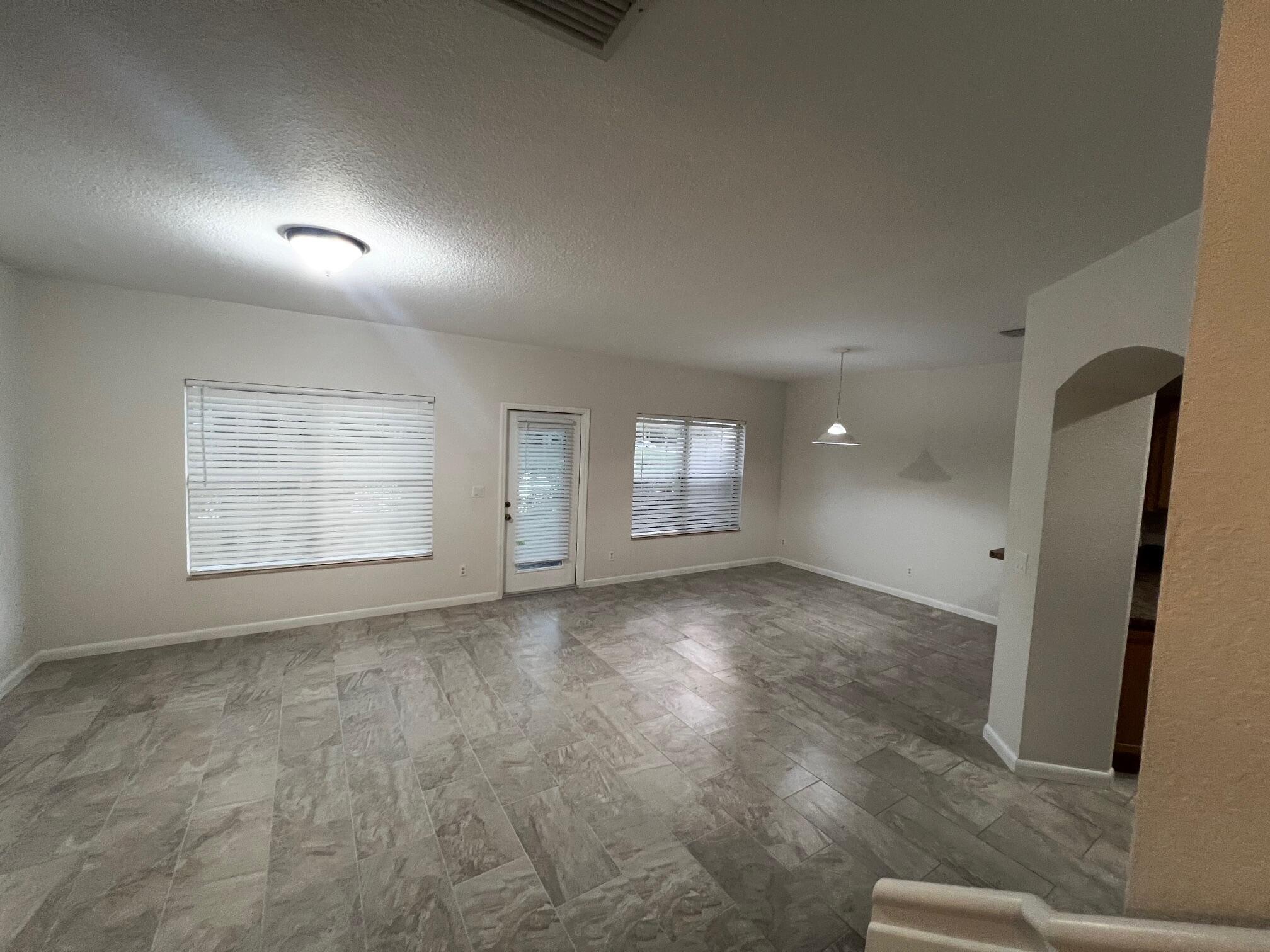 VERONA PALMS - Residential Lease