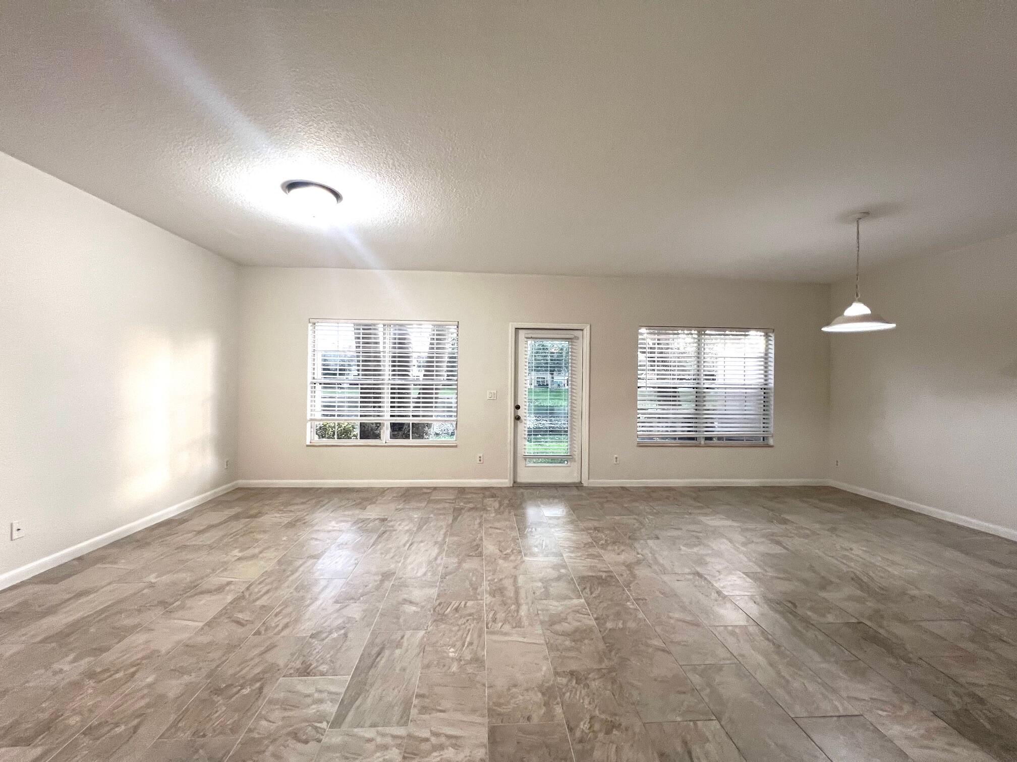 VERONA PALMS - Residential Lease