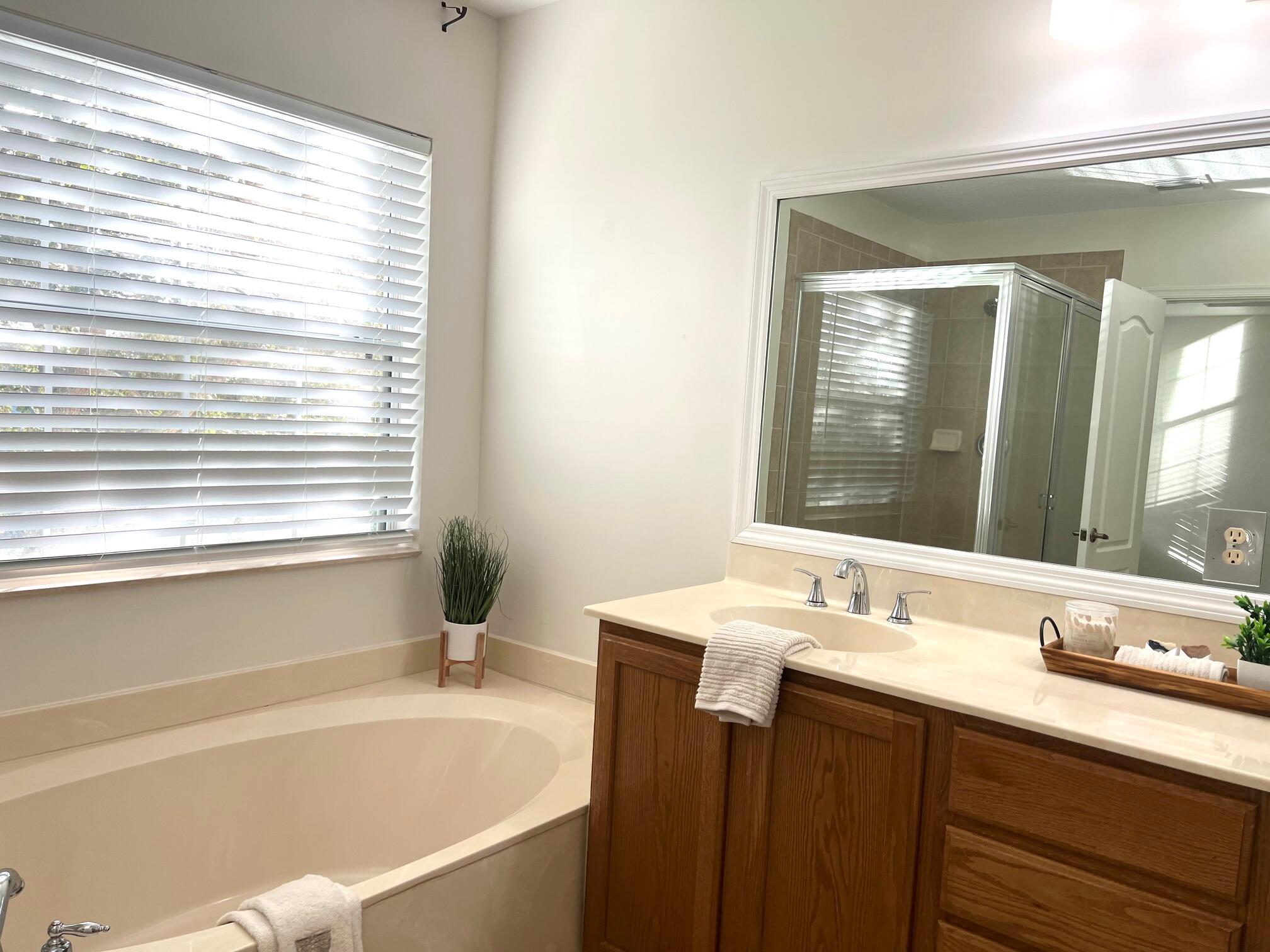 VERONA PALMS - Residential Lease