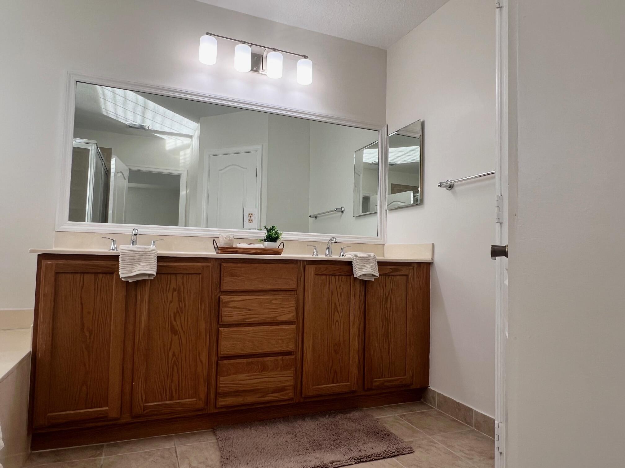 VERONA PALMS - Residential Lease