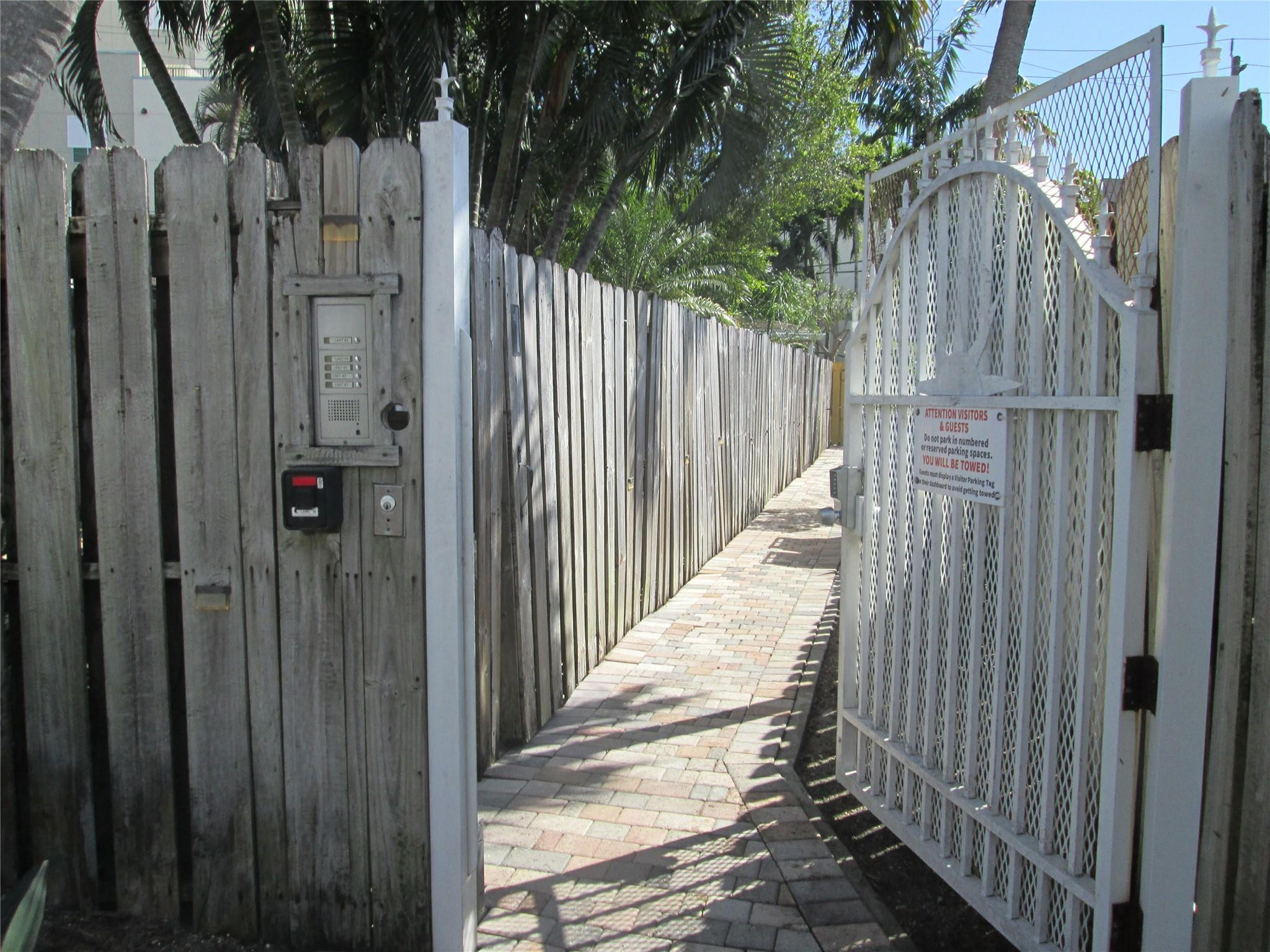 1330 Holly Heights Drive 2