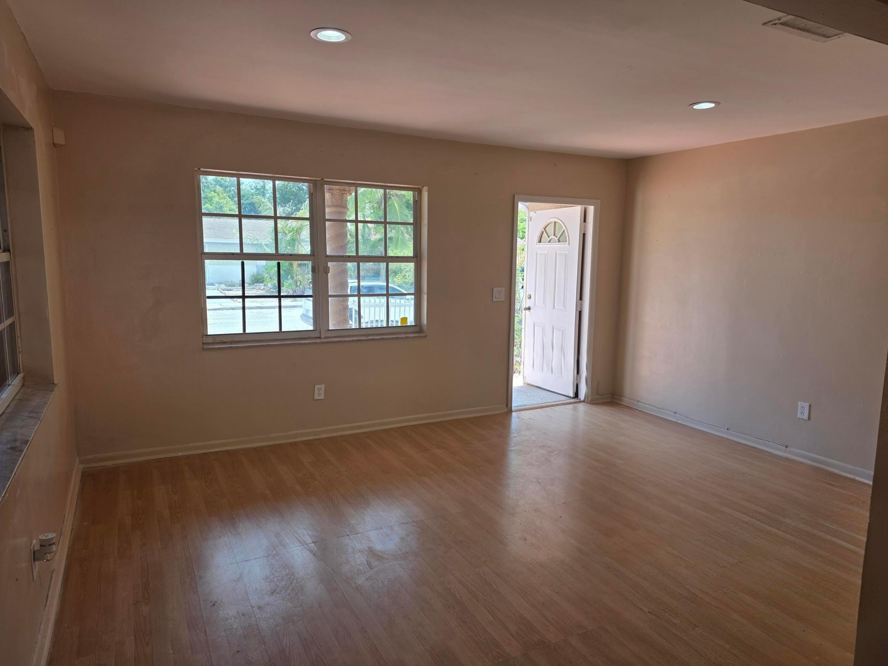 LAKE WORTH TOWN OF - Residential