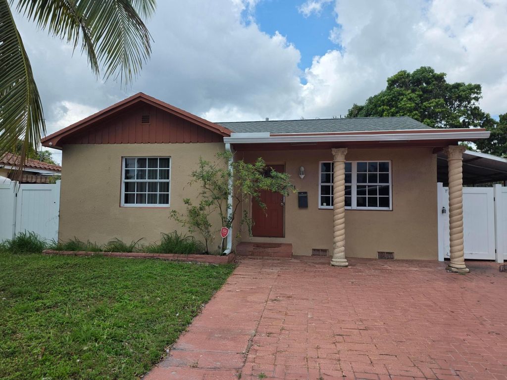 Photo of 905 S F Street, Lake Worth Beach, FL 33460 (MLS # B26018264)