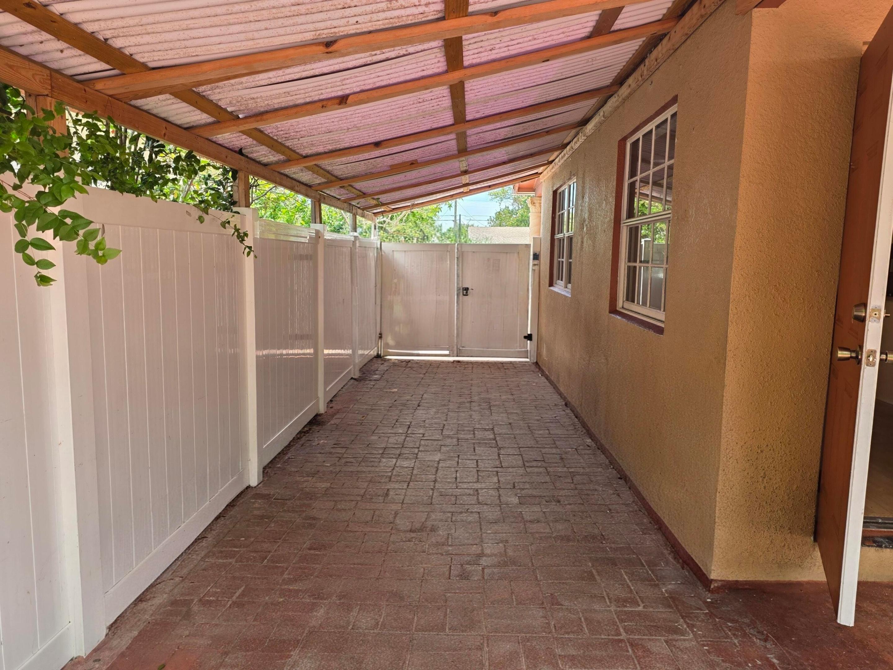 LAKE WORTH TOWN OF - Residential