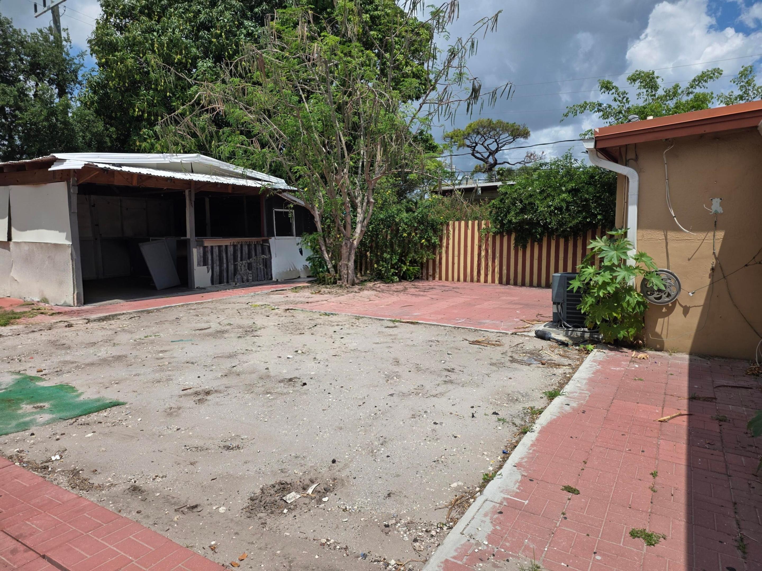 LAKE WORTH TOWN OF - Residential