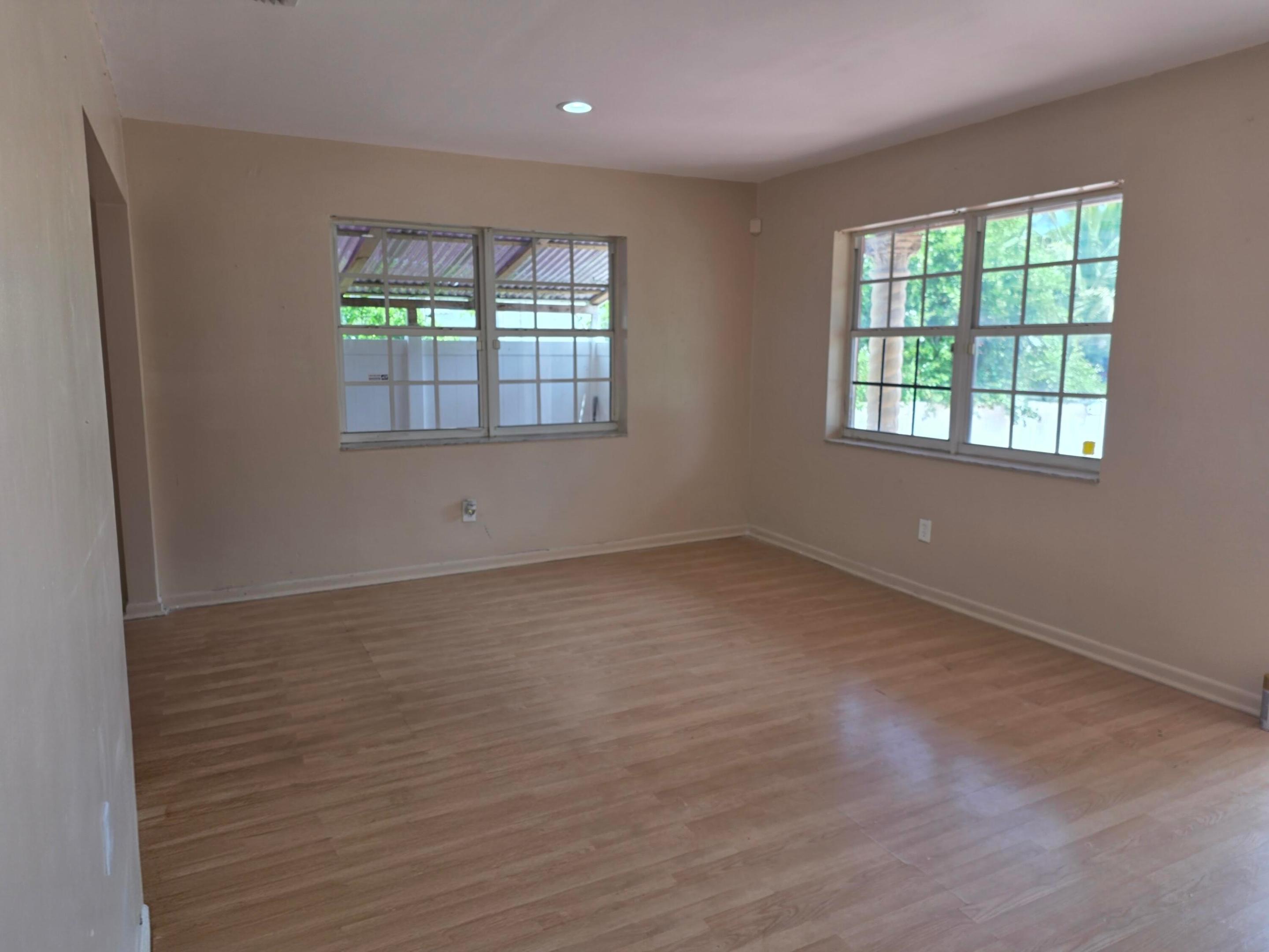 LAKE WORTH TOWN OF - Residential