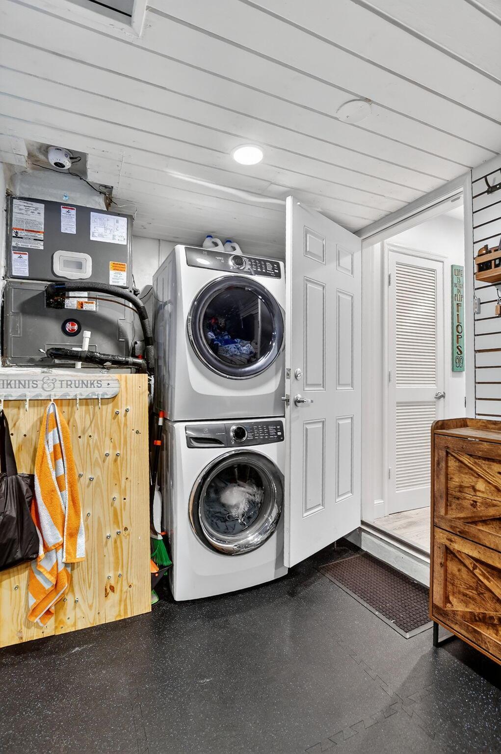 HILLSBORO BEACH & YACHT V - Residential