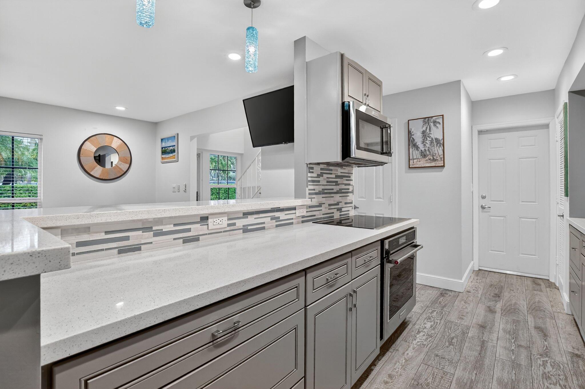 HILLSBORO BEACH & YACHT V - Residential