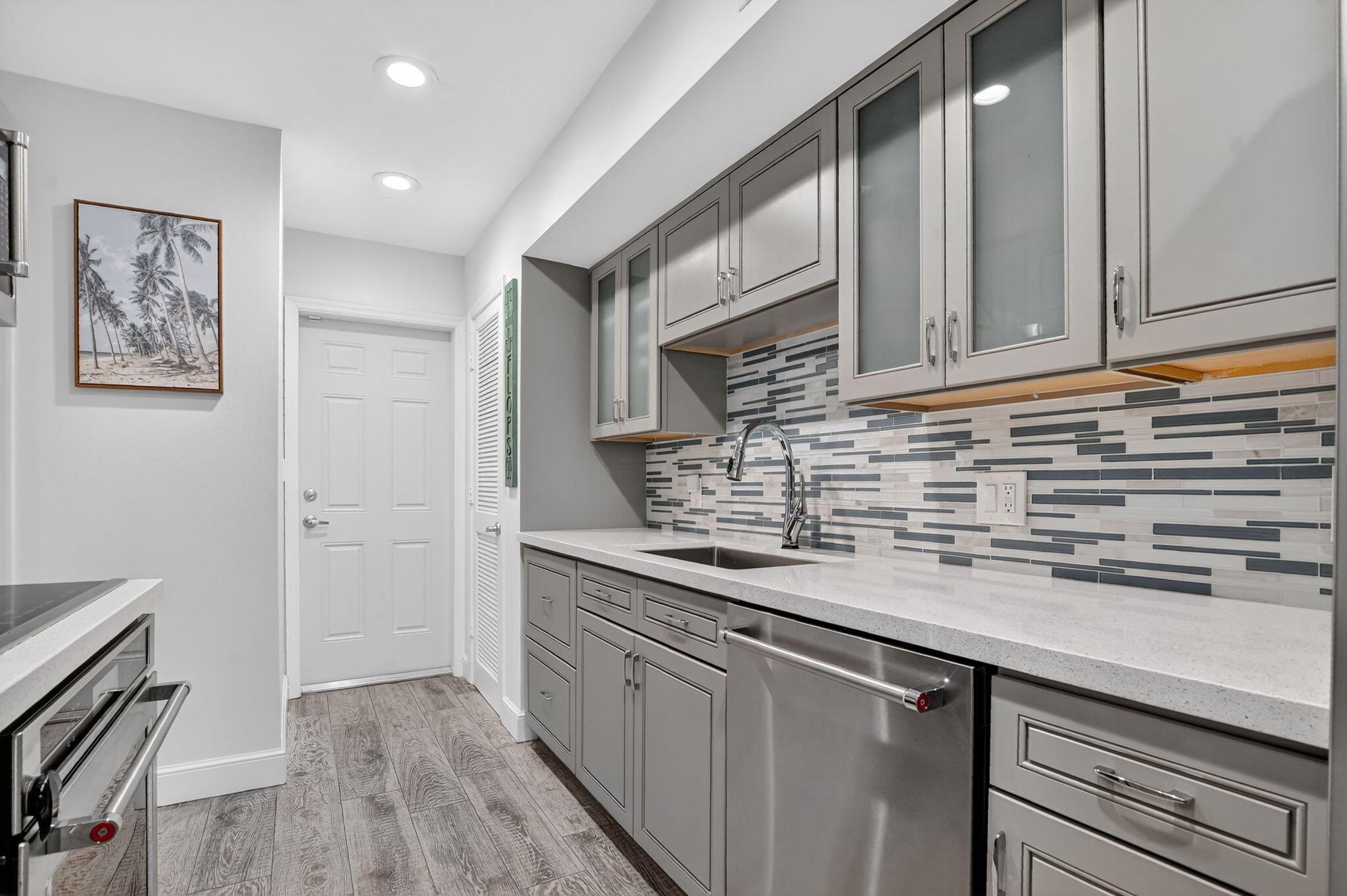 HILLSBORO BEACH & YACHT V - Residential