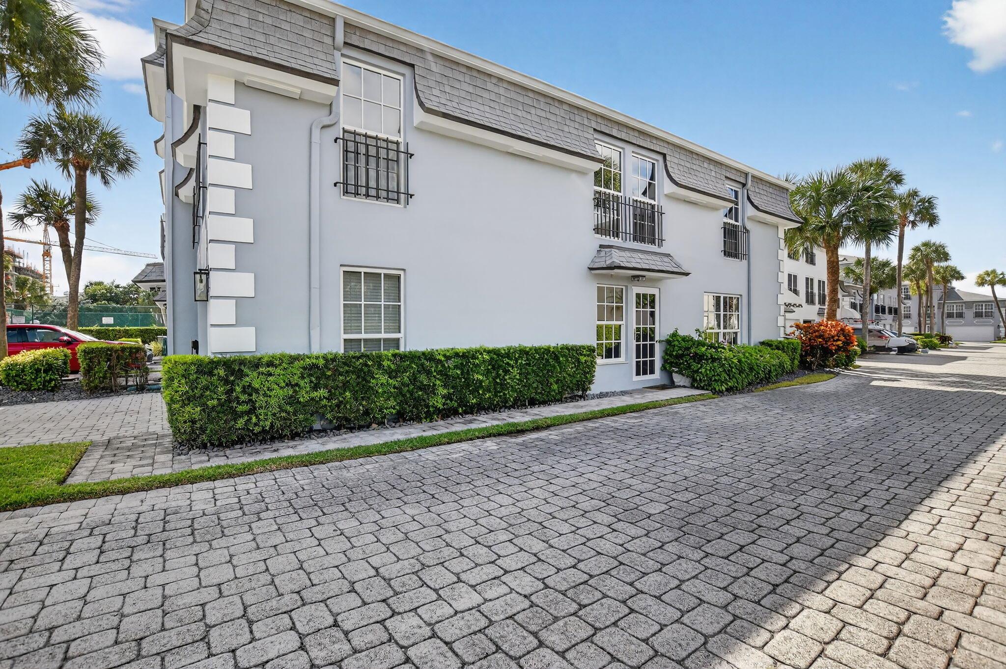 HILLSBORO BEACH & YACHT V - Residential