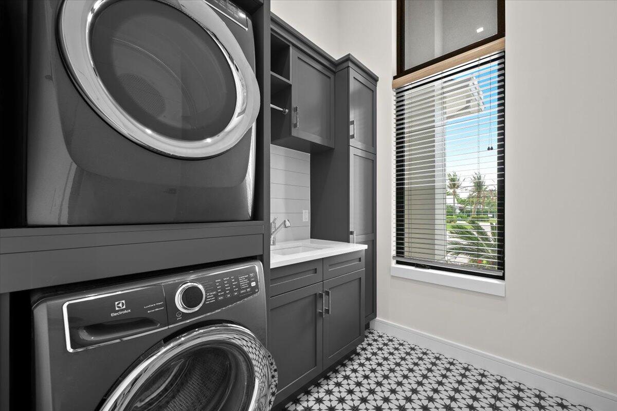 JUPITER INLET BEACH COLONY - Residential