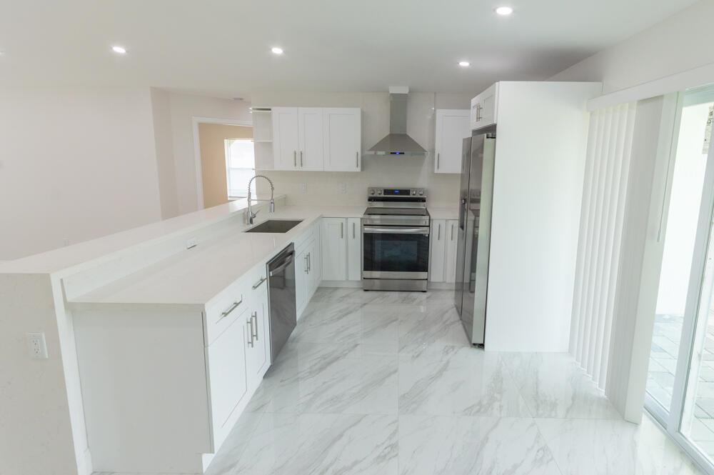 PALM BEACH FARMS CO 3 - Residential