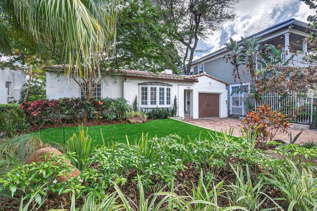 Photo of 924 SE 6th Street, Fort Lauderdale, FL 33301 (MLS # F10549267)