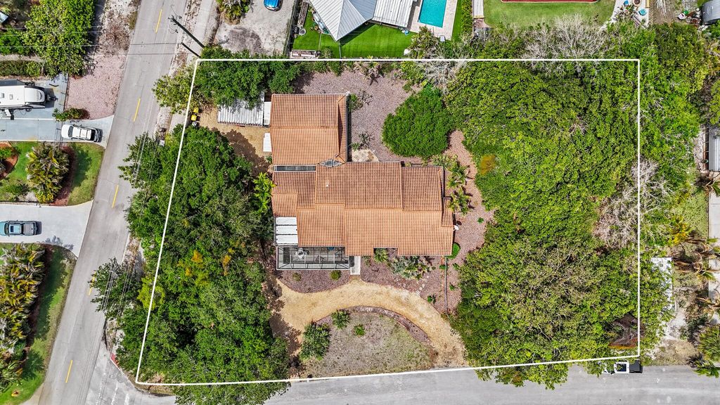 Photo of 4873 SE Bayshore Terrace, Stuart, FL 34997 (MLS # B26026028)