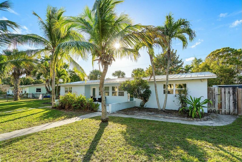 Photo of 8719 40th Terrace N, Palm Beach Gardens, FL 33410 (MLS # R11058894)