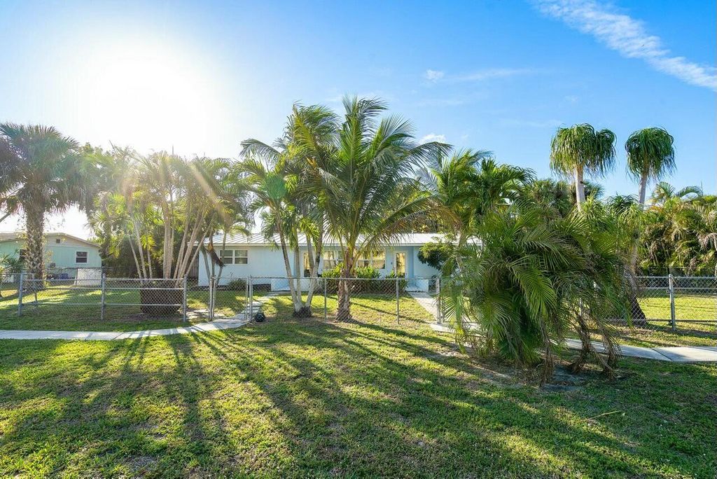 Photo of 8719 40th Terrace N, Palm Beach Gardens, FL 33410 (MLS # R11058894)
